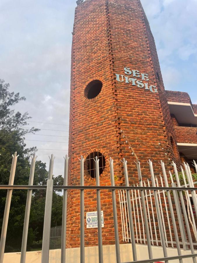 6 Uitsig Uvongo Apartment Margate
